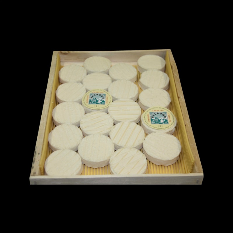 P27-Cabecou-Perigord-fermier-35g-VALADOU-les-fromagers.com-